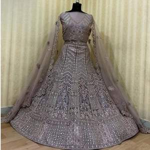 Ensemble nuptial traditionnel mais moderne Lehenga avec paillettes Zari complexes et filet léger Dupatta pour l'approvisionnement en vrac - Product Image 1