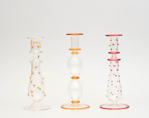 Porte-bougie en verre soufflé artisanal de luxe en forme de cœur, cadeau décoratif et objet d'artisanat pour la décoration de la maison et les mariages - Product Image 1