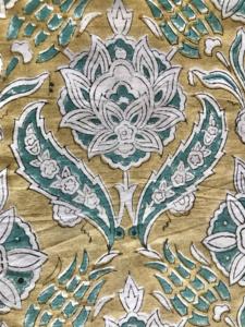 Tissu en coton imprimé à la main à motifs floraux vert moutarde - Product Image 2