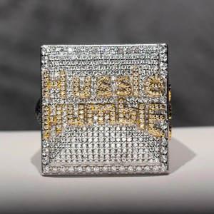 Anillo personalizado para hombre totalmente helado hecho a mano en plata de ley 925 con diamantes cultivados Leb en diseño personalizado con claridad VVS - Product Image 1