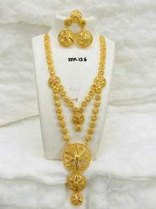 24K Plaqué Or Dubai Vintage Bijoux De Mode Collier Ensemble Boucles D'oreilles Bracelets Peignes Broches Cuivre Matériel Diamant Cadeau Bulgarie - Product Image 5