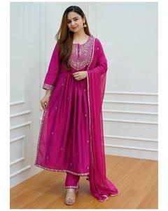 Presentamos un nuevo conjunto de Kurti-pant Top de Georgette pesado de buena calidad con hermoso traje Palazzo de Georgette bordado y pesado - Product Image 2