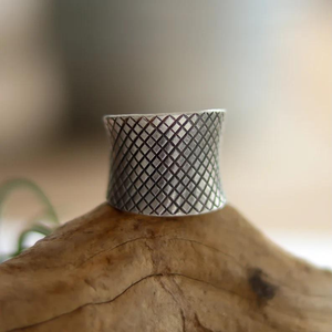 Bague large réglable faite à la main en argent sterling 925 oxydé, style bohème, bague pour le pouce, bijoux de style artisanal, prix de gros - Product Image 1