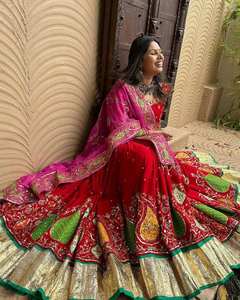 La mayoría de las tendencias Navratri Lehenga con hermoso trabajo de impresión digital y trabajo de espejo real pesado y trabajo de encaje de secuencia de Georgette Dupatta - Product Image 4
