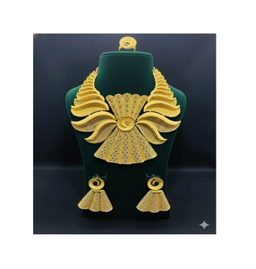 Collier pour femme de style luxueux plaqué or 24 carats, magnifiquement conçu, rehaussant la présence et le style personnel - Product Image 1