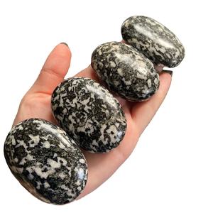 Piedras caídas de jaspe cebra, piedras preciosas pulidas de cristal para Reiki, equilibrio de Chakra de raíz curativa, Palma pulida de amor tallada a mano - Product Image 1