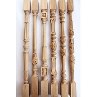 Balustre en colimaçon de luxe en bois sculpté à la main avec un motif floral baroque pour rampes d'escaliers ou tendances de pieds de meubles