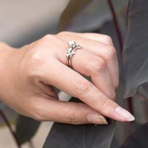 Anillo de Moissanita con Corte Redondo de 1 Quilate, con Engaste de Puntas Chapado en Oro de 14K, Estilo Lujoso para Mujer, para Boda y Compromiso - Product Image 5