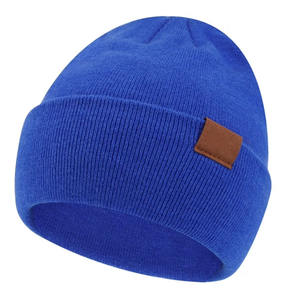 Bonnets unisexes élégants et chauds en acrylique doux Parfait pour l'hiver, mode décontractée ou marque promotionnelle - Product Image 1