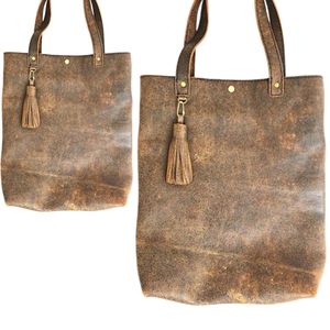 Sac fourre-tout en cuir marron rustique fait à la main élégant grand sac à bandoulière Vintage Boho avec breloque pompon et daim pour les femmes - Product Image 4