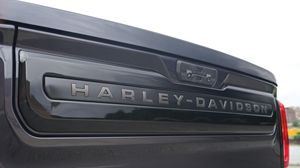 2022 G M C Sierra 1500 Harleys Edition 4x4 Edition #149 de 250, V8 Power, AT4 Premium Package, principalement non modifié - Product Image 3