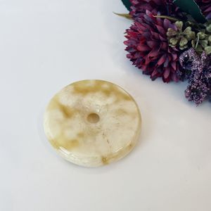 Colgante de Ámbar Báltico Amarillo y Blanco en Forma de Donut, Collar de Ámbar Natural Circular; Colgante Único de Ámbar Báltico en Forma de Donut - Product Image 1