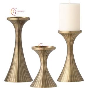 ที่ใส่เทียนชาโลหะทรงเสาทองเหลืองขนาดเล็กทำด้วยมือเหยือกเทียนที่มีเอกลักษณ์สำหรับตกแต่งบ้านและปาร์ตี้ - Product Image 1