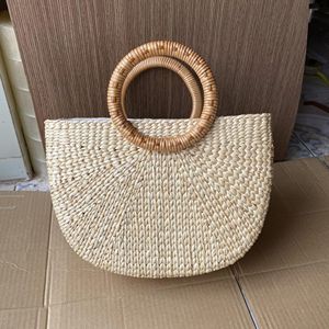 Venta al por mayor de las mujeres hechas a mano de verano de mimbre bolsas de bajo precio jacinto de agua paja playa Picnic hogar tejido Vietnam cesta de mimbre - Product Image 5