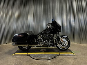 NUEVA Motocicleta Harley-Davidson Street Glide Midnight Ember 2026 con Acabado Cromado, Motocicletas <span class=keywords><strong>de</strong></span> Turismo - Product Image 5