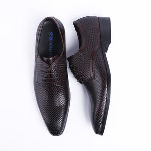 Zapatos Oxford estilo italiano - zapatos formales de cuero muy demandados - Product Image 3