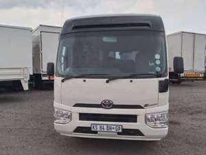 Toyota COASTER USADA RECIENTEMENTE, Interior Oscuro, Transmisión Manual - Product Image 5