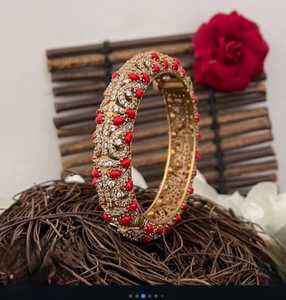 Elegante pulsera de latón pulido dorado mate, conjunto de joyería de moda para bodas y fiestas, tamaños 2,4 2,6 para regalos - Product Image 1