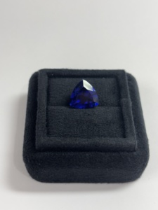 Piedra Preciosa Suelta de Tanzanita Azul Cultivada en Laboratorio, Corte Trillón, Claridad AAA+, Brillo Intenso, Color Violeta - Product Image 3
