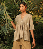 Nouvelle meilleure qualité Womens Salon de beauté et spa Tunique Chemise Dames Fantaisie salon de beauté Uniformes Tunique avec poche en option