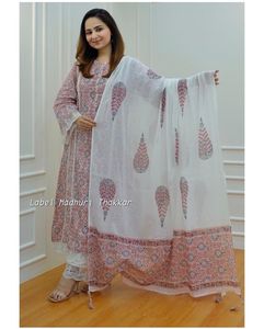 Costume en coton A-line pakistanais de qualité standard avec pantalon Kurti au design attrayant avec Dupatta à vendre à l'exportation - Product Image 5