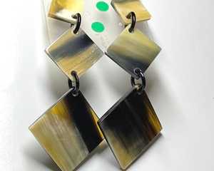 ต่างหูรูปกระดูกเขาควายธรรมชาติทำด้วยมือจากงานฝีมือรูปพระจันทร์เสี้ยว - Product Image 1