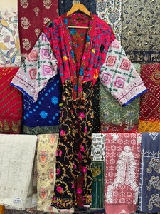 เสื้อคลุมกิโมโนปักลาย Phulkari เสื้อแจ็คเก็ตแฟชั่นโบฮีเมียนปักลายด้วยด้ายหลากสี - Product Image 6