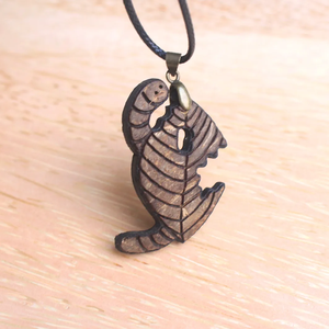 Collar de oruga pequeña de cáscara de coco-hecho a mano y ecológico | Viet Fargimex - Product Image 1