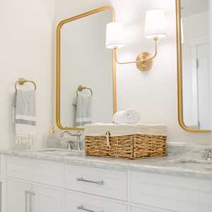 ตะกร้าสานทรงสี่เหลี่ยมแบบดั้งเดิม ทำจากผักตบชวา สีน้ำตาลอ่อนธรรมชาติ สไตล์โบโฮ สำหรับตกแต่งบ้าน ห้องนั่งเล่น และห้องน้ำ - Product Image 4