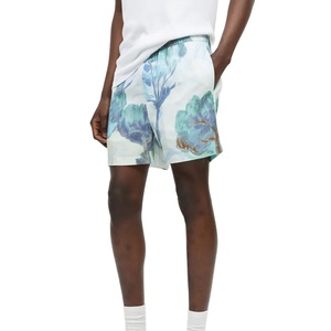 กางเกงขาสั้นผ้าฝ้าย100% สำหรับผู้ชายพิมพ์ลายดิจิทัลแบบลำลองพร้อมกระดุมกระเป๋าด้านข้าง - Product Image 1