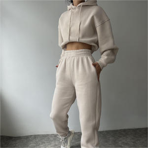 Ensemble deux pièces sweat à capuche et pantalon de sport pour femme, style américain, collection très prisée - Product Image 3