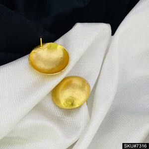 Nuevo chapado en oro grande Stud elegante pendiente SKU7437 nueva llegada moda americana chapado en oro mujeres moda personalidad - Product Image 1