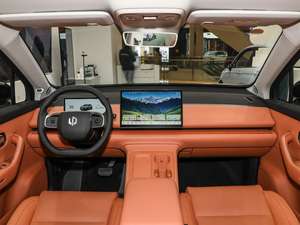 รถยนต์พลังงานไฟฟ้ามือสอง Leap-mo-tor C10 RWD ปี 2024 ระยะทางวิ่ง 201-300 กม. มอเตอร์ 120 กิโลวัตต์ แบตเตอรี่ 50-70 กิโลวัตต์ชั่วโมง - Product Image 4