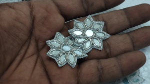 Parches bordados para ropa con flores bordadas en espejo hechos a medida, cosidos a prueba de agua, agregan elegancia brillante para sombreros tradicionales - Product Image 6