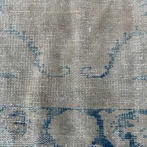 Alfombra Vintage de Estilo Runner de 1.7x7.5 pies (52x229 cm), Alfombra Turca con Bordes Azules - Product Image 5