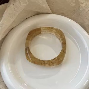 กำไลเรซิ่นลายฉลุสีทองโบราณแบบเป็นมิตรกับสิ่งแวดล้อม พร้อมลวดลายเรขาคณิต สีปรับแต่งได้ งานฝีมืออินเดีย - Product Image 1