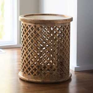 Mesa cilíndrica de mango con diseño recortado detallado y mesita de noche única para dormitorio, sala de estar y villas - Product Image 2
