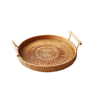 Plateau de service en rotin rond fait main panier en rotin durable avec poignées pour un look naturel classique - Product Image 2