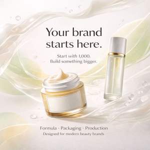 Muestra Gratuita de Crema y Loción Facial Antienvejecimiento, Blanqueadora y Correctora de Pigmentación con Vitamina C y Ácido Hialurónico, con Envase de Botella y Caja Revitalizante para la Piel - Product Image 3