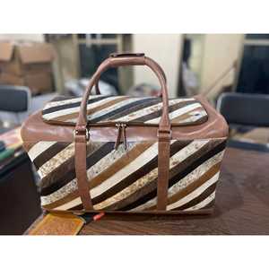 Bolsa de Viaje de Cuero Resistente y Ligera, Estilo Mega Duffel, de Piel de Vaca, para Deportes al Aire Libre, Fin de Semana, con Impresión Personalizada - Product Image 3