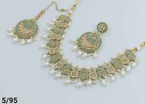 Nuevo diseño forma ovalada elegante chapado en oro tradicional gota Kundan tachonado gargantilla collar pendiente Mangtika conjunto y conjunto de joyería chica - Product Image 4