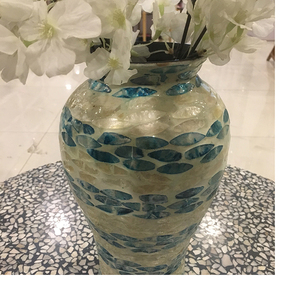Jarrón de Flores Elegante y Moderno de Lujo Huong Dang con Madreperla en Colores Blanco, Dorado Claro y Azul, Decoración de Alta Calidad para el Hogar, Vietnam - Product Image 4