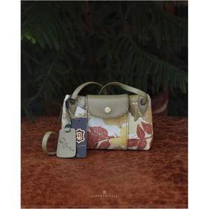 Bolso bandolera de cuero hecho a mano, piel de vaca auténtica, correa ajustable duradera, moda atemporal minimalista clásica perfecta de Indonesia - Product Image 5