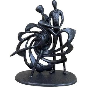 Figuras de pareja de aluminio, escultura que aporta belleza duradera a los entornos cotidianos, celebra el amor, bellamente elaboradas por KHOOSI OVERSEAS - Product Image 1