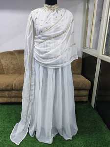 Boutique indienne Zipper Style robe en georgette semi-cousue avec manches fantaisie travail tenue décontractée en été disponible à la vente - Product Image 4