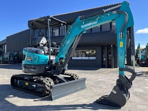 Miniexcavadora hidráulica usada Sunward SWE25UF de 2.5 toneladas con orugas de goma y brazo giratorio en venta en stock - Product Image 4