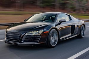AUDI R8 V10 PLUS COUPE 2015 D'OCCASION CÔTÉ GAUCHE/DROIT - Product Image 2