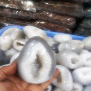 Cristal curativo natural de huevos Druzy DE LA India para la curación de reiki - Product Image 1