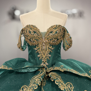 8536 Exquisitos vestidos de noche abullonados de color verde esmeralda con encaje dorado - Product Image 5