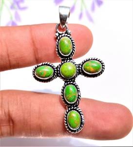 Pendentif croix plate oxydée fait main avec pierre précieuse turquoise verte, plaqué rhodium/or, argent sterling 925, croix naturelle unique - Product Image 1